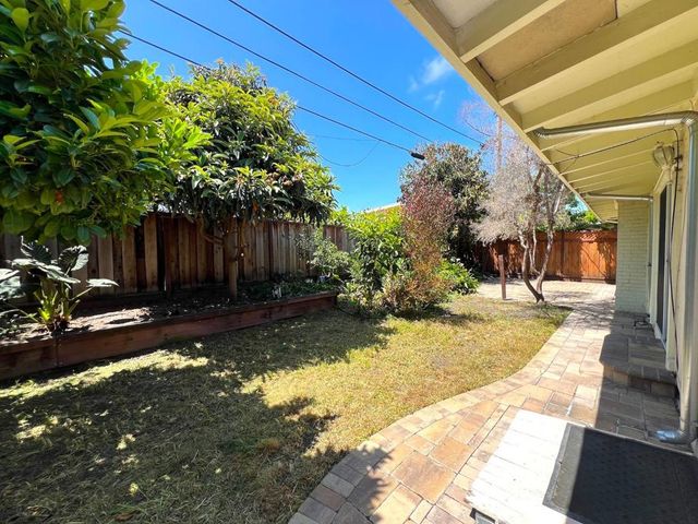 183 Thompson Square, Mountain View, CA 94043