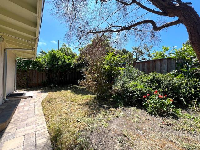 183 Thompson Square, Mountain View, CA 94043