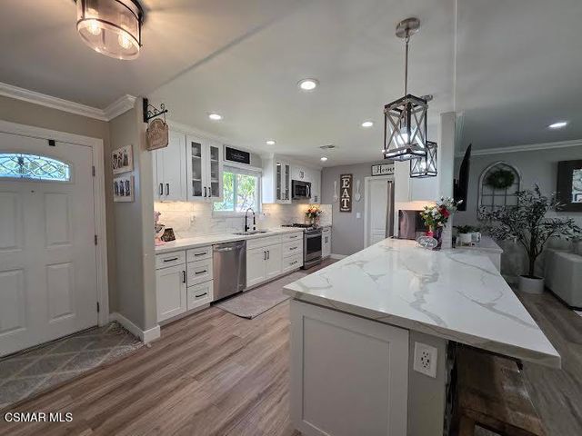 1748 Ahart Street, Simi Valley, CA 93065