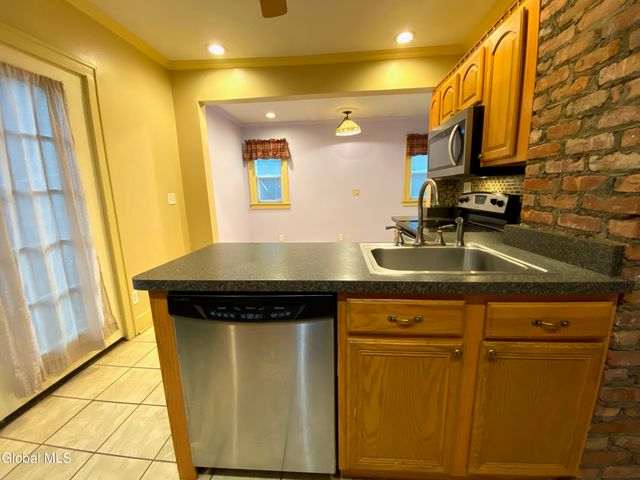 31 Brunswick Avenue, Troy, NY 12180