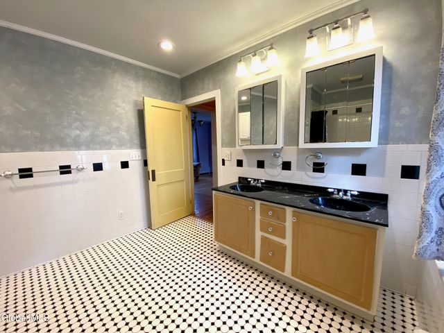 31 Brunswick Avenue, Troy, NY 12180