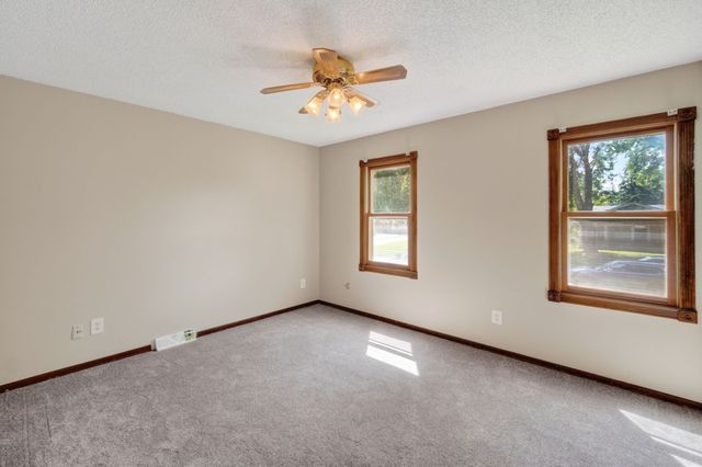 414 NE 9th Street, Ankeny, IA 50021