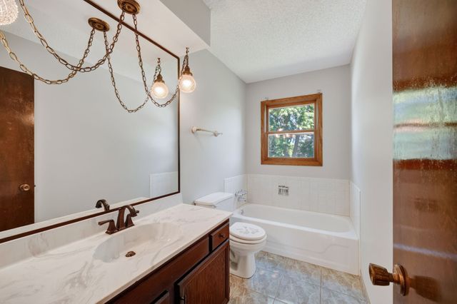 414 NE 9th Street, Ankeny, IA 50021