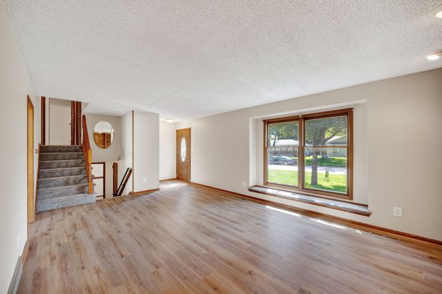 414 NE 9th Street, Ankeny, IA 50021
