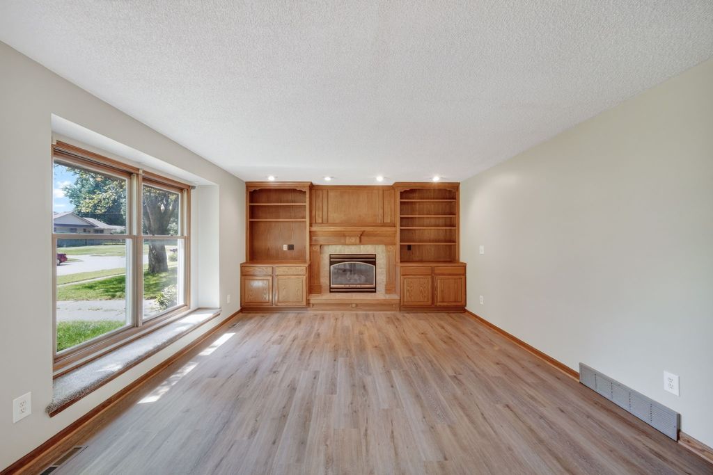 414 NE 9th Street, Ankeny, IA 50021