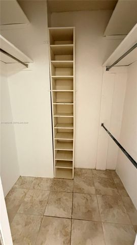 20100 W Country Club Dr 807, Aventura, FL 33180