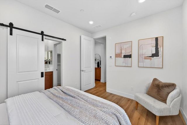 552 Galt Terrace 4, Sunnyvale, CA 94085