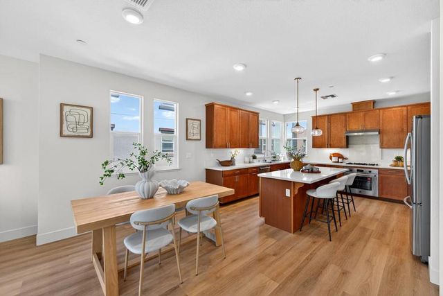 552 Galt Terrace 4, Sunnyvale, CA 94085