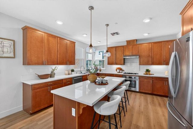 552 Galt Terrace 4, Sunnyvale, CA 94085