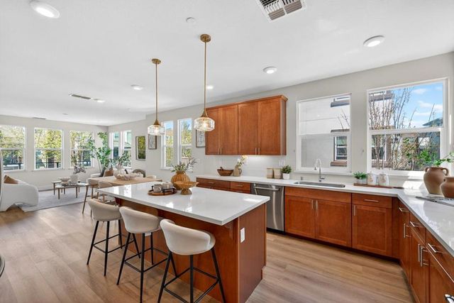 552 Galt Terrace 4, Sunnyvale, CA 94085