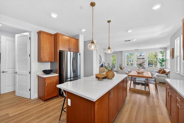 552 Galt Terrace 4, Sunnyvale, CA 94085