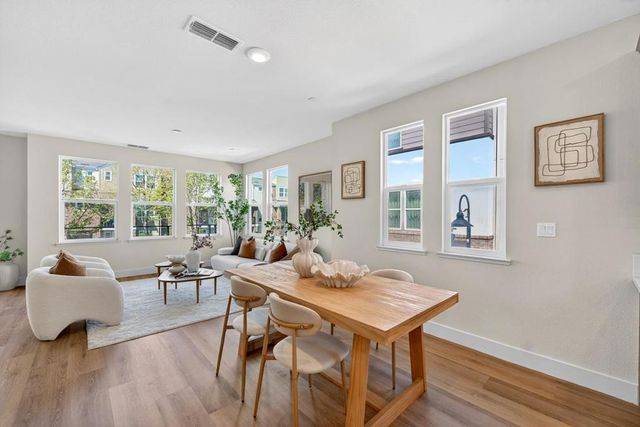 552 Galt Terrace 4, Sunnyvale, CA 94085