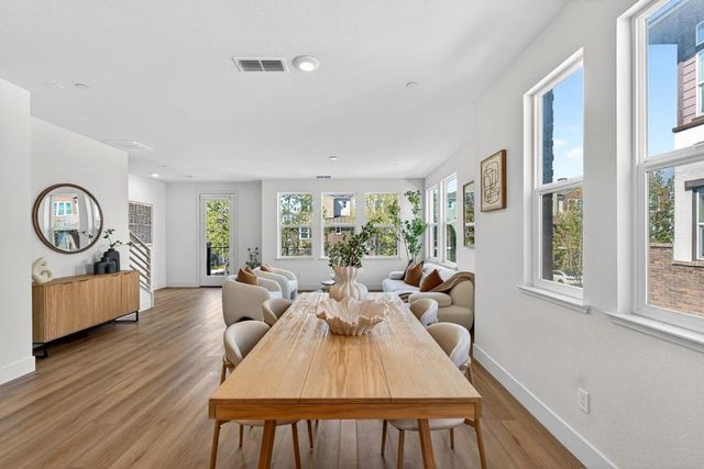 552 Galt Terrace 4, Sunnyvale, CA 94085