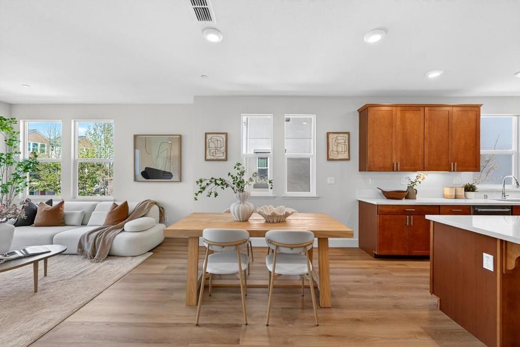 Image 31 of property listing at 552 Galt Terrace 4, Sunnyvale, CA 94085