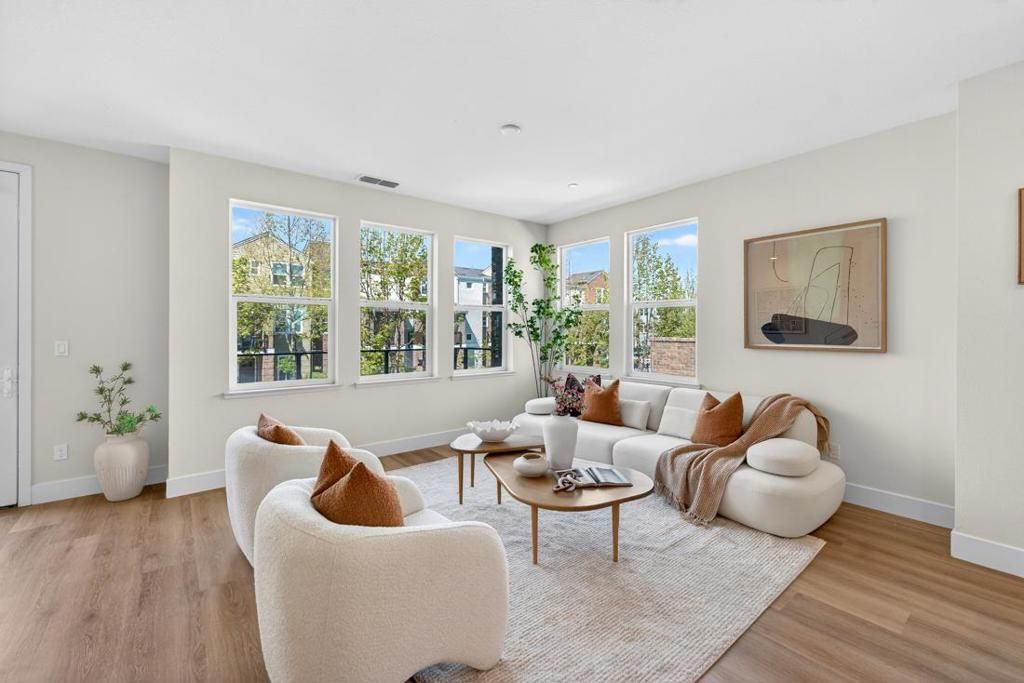 Image 32 of property listing at 552 Galt Terrace 4, Sunnyvale, CA 94085