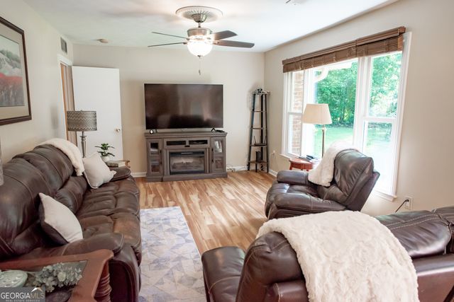 2403 W Grantville Road, Newnan, GA 30263