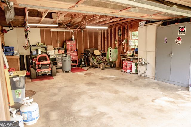 2403 W Grantville Road, Newnan, GA 30263