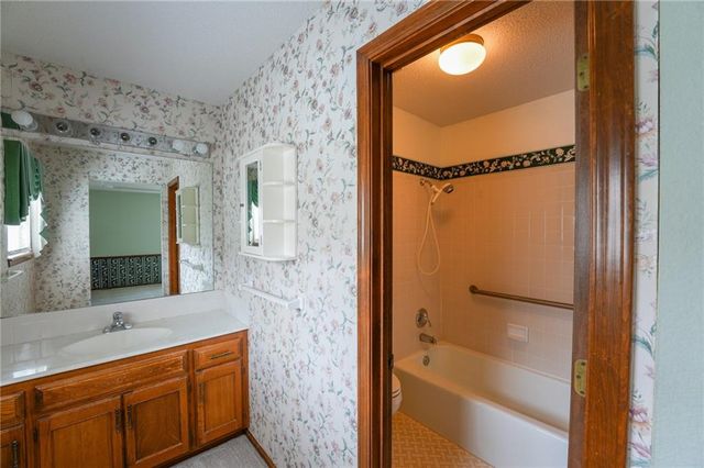 5209 S Megan Drive, Independence, MO 64055