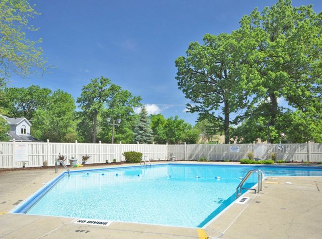 190 S Wood Dale Road 611, Wood Dale, IL 60191