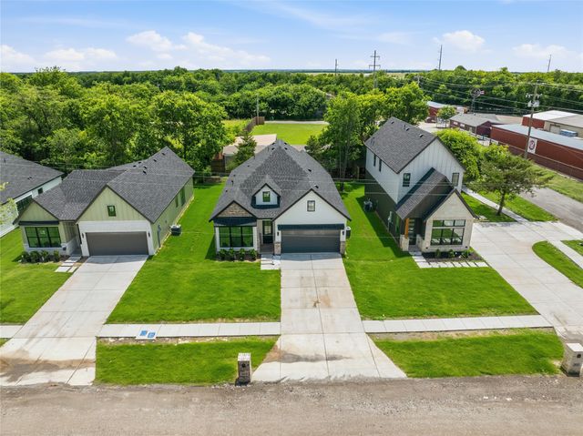 303 E Locust Street, Leonard, TX 75452
