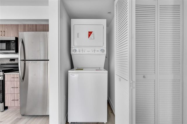 175 NW 160TH ST 211, North Miami Beach, FL 33169