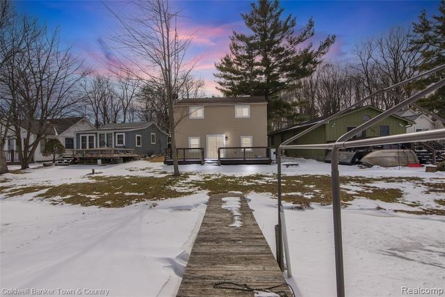2705 Melvin Drive, Pinckney, MI 48169