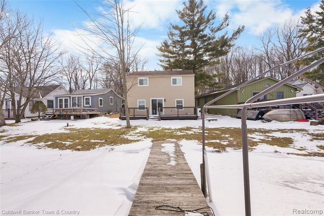 2705 Melvin Drive, Pinckney, MI 48169