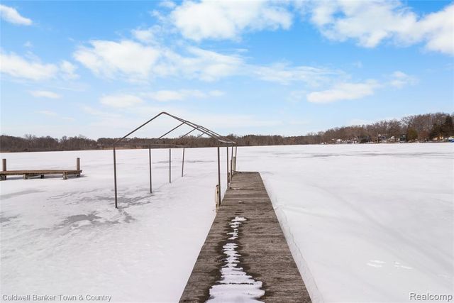 2705 Melvin Drive, Pinckney, MI 48169