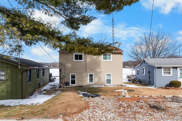 2705 Melvin Drive, Pinckney, MI 48169