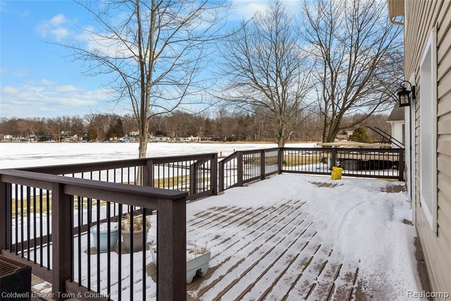 2705 Melvin Drive, Pinckney, MI 48169