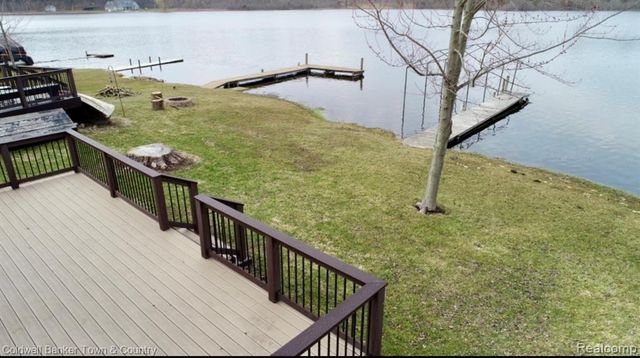 2705 Melvin Drive, Pinckney, MI 48169