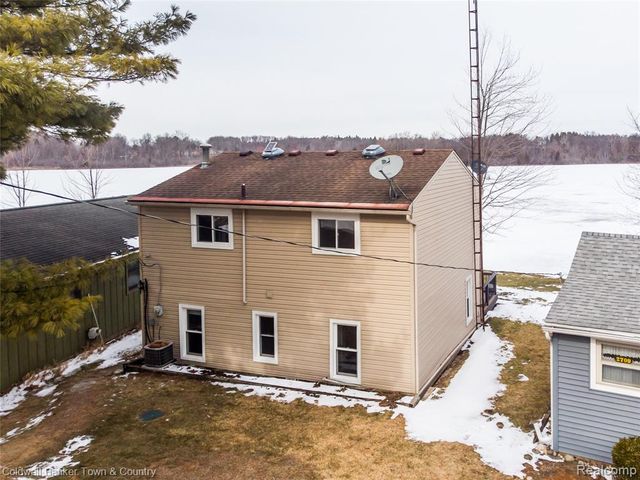 2705 Melvin Drive, Pinckney, MI 48169