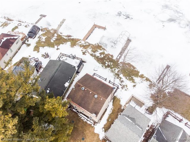 2705 Melvin Drive, Pinckney, MI 48169