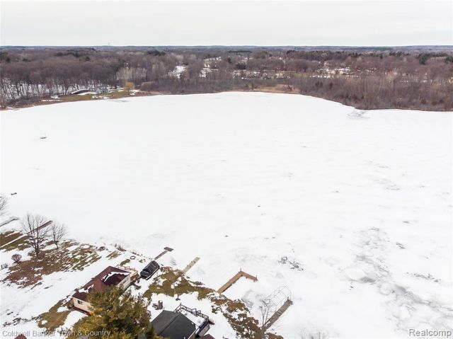 2705 Melvin Drive, Pinckney, MI 48169