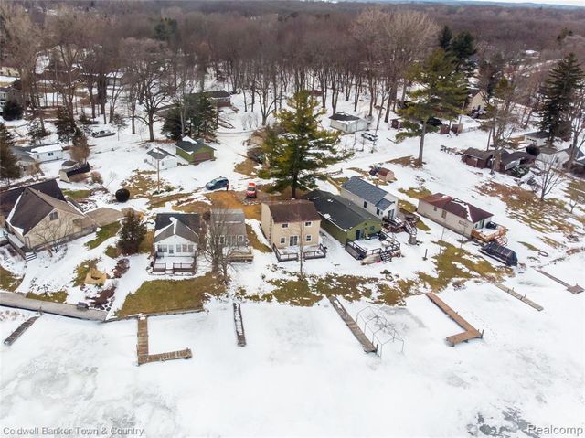 2705 Melvin Drive, Pinckney, MI 48169