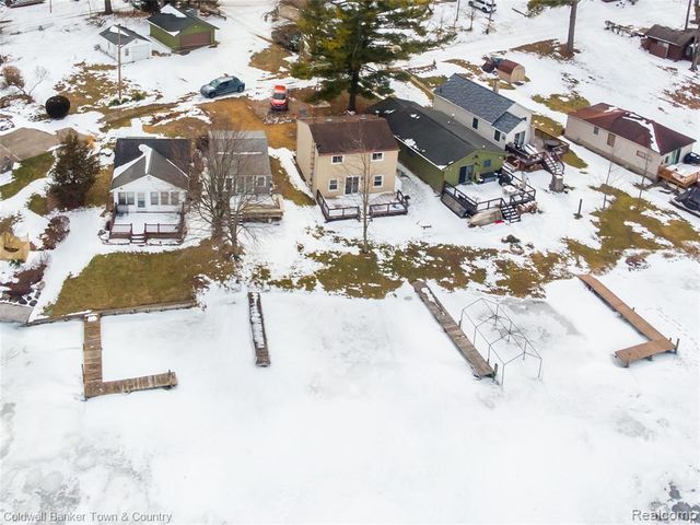 2705 Melvin Drive, Pinckney, MI 48169