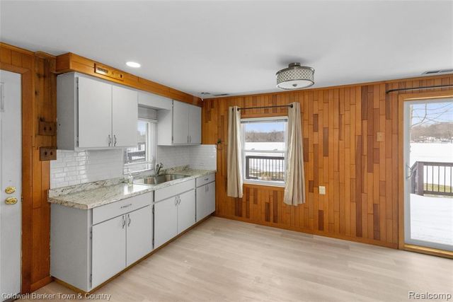 2705 Melvin Drive, Pinckney, MI 48169