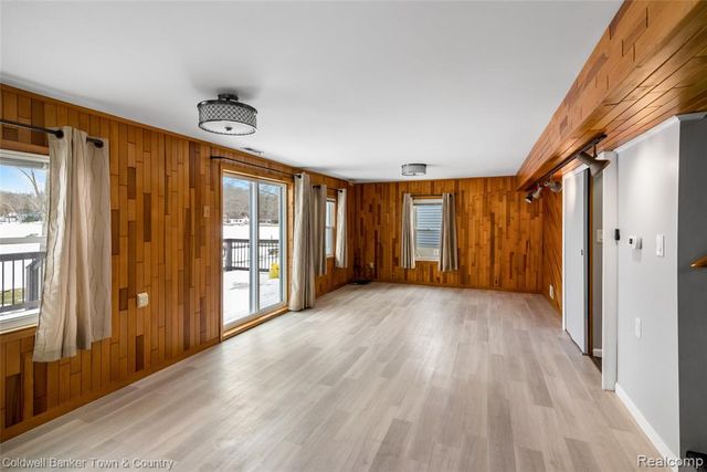 2705 Melvin Drive, Pinckney, MI 48169