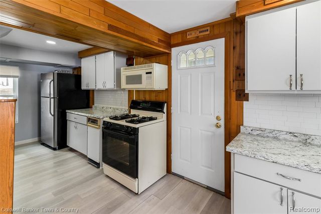 2705 Melvin Drive, Pinckney, MI 48169