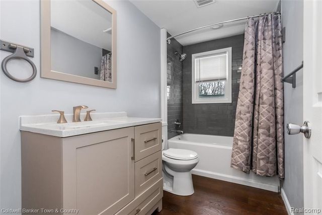 2705 Melvin Drive, Pinckney, MI 48169