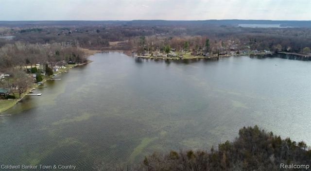 2705 Melvin Drive, Pinckney, MI 48169