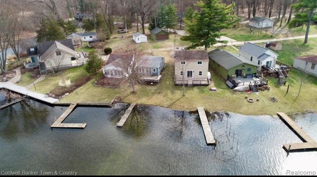 2705 Melvin Drive, Pinckney, MI 48169