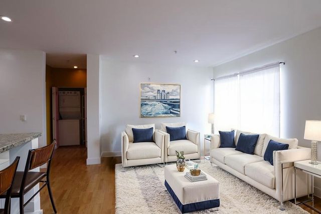 371 30th 201, Oakland, CA 94609