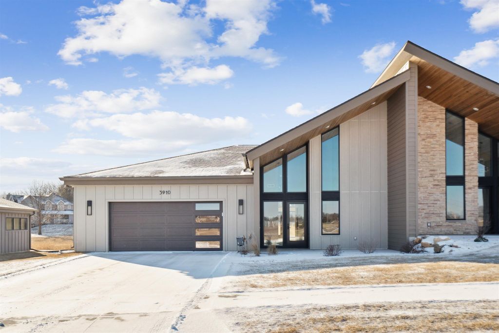 3910 Keagles Crossing, Cedar Falls, IA 50613