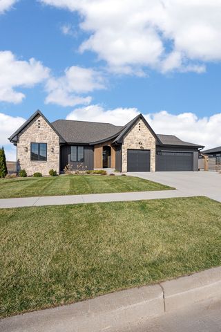 1425 Heartland Street, Fairfax, IA 52228