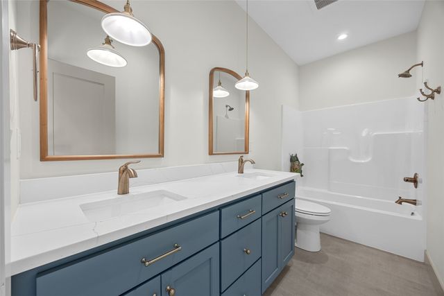 1425 Heartland Street, Fairfax, IA 52228