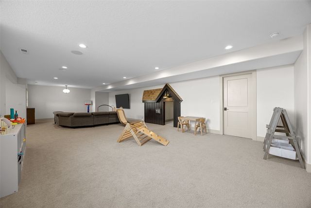 1425 Heartland Street, Fairfax, IA 52228
