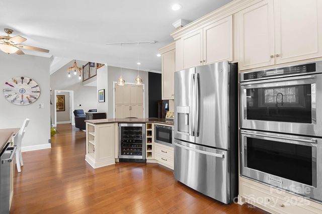 10915 Tara Oaks Drive, Charlotte, NC 28227