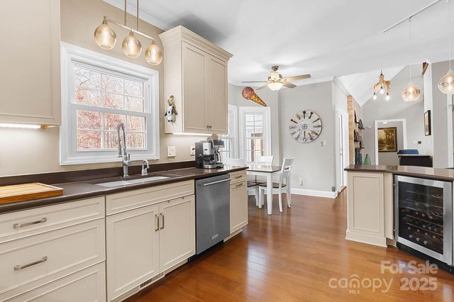 10915 Tara Oaks Drive, Charlotte, NC 28227