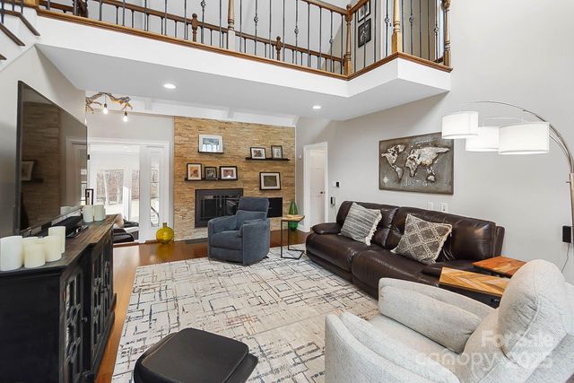 10915 Tara Oaks Drive, Charlotte, NC 28227